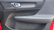 Volvo XC40 2.0 B4P Plus Dark 5dr Auto Petrol Estate